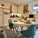 Gaestehaus - 2 Baeder, 7 Pers, Parkplatz, Garten, Terrasse Appartement