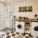 Gaestehaus - 2 Baeder, 7 Pers, Parkplatz, Garten, Terrasse Appartement Kiel