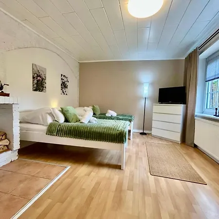 7 Schlafplätze-Parkplatz-Terasse-Wohnküche-2 Bäder-Wlan Kiel