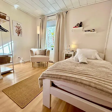 7 Schlafplätze-Parkplatz-Terasse-Wohnküche-2 Bäder-Wlan * Kiel