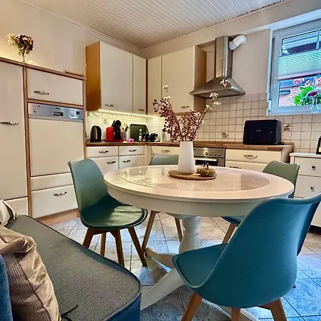 7 Schlafplaetze Parkplatz, 5 Schlafraeume, Wlan Apartment Kiel