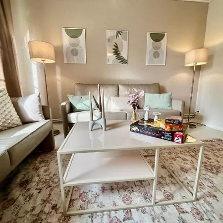 7 Schlafplätze-Parkplatz-Terasse-Wohnküche-2 Bäder-Wlan Apartamento Kiel