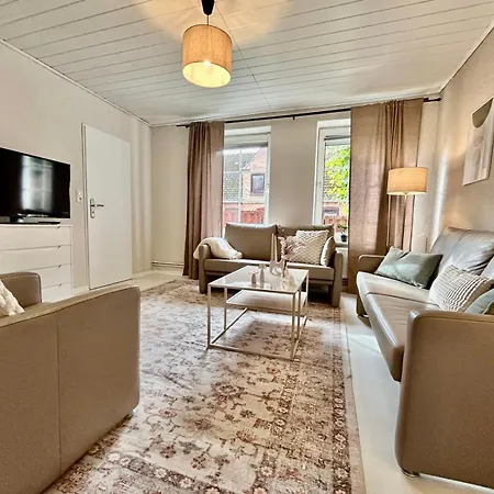 Gaestehaus - 2 Baeder, 8 Pers, Parkplatz, Garten, Terrasse *