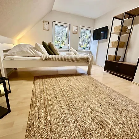 Gaestehaus - 2 Baeder, 7 Pers, Parkplatz, Garten, Terrasse * Kiel