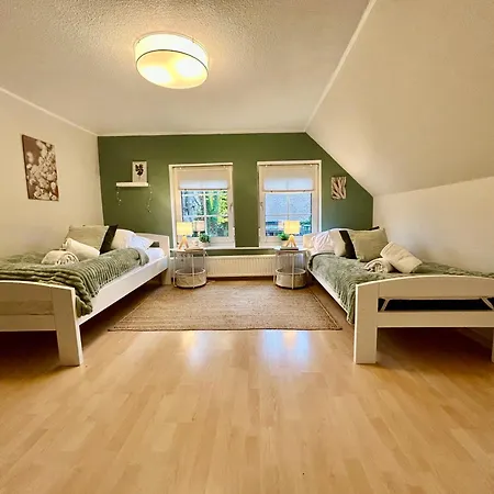 7 Schlafplaetze Parkplatz, 5 Schlafraeume, Wlan * Kiel