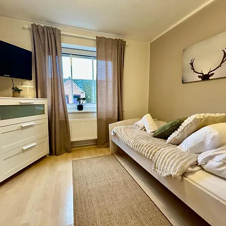 7 Schlafplätze-Parkplatz-Terasse-Wohnküche-2 Bäder-Wlan Apartamento Kiel