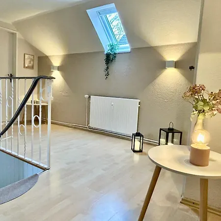 7 Schlafplätze-Parkplatz-Terasse-Wohnküche-2 Bäder-Wlan Apartamento Kiel