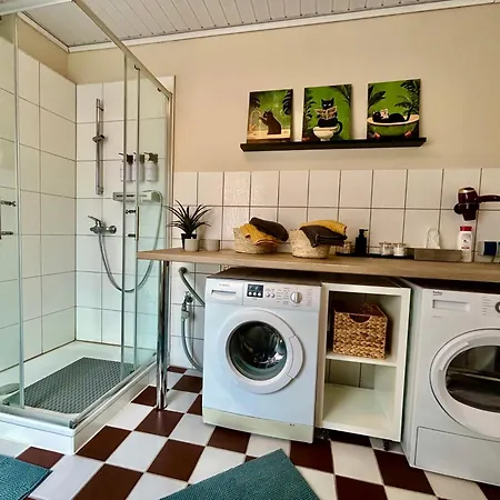 Gaestehaus - 2 Baeder, 7 Pers, Parkplatz, Garten, Terrasse Apartamento *