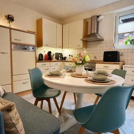 Gaestehaus - 2 Baeder, 7 Pers, Parkplatz, Garten, Terrasse Lägenhet