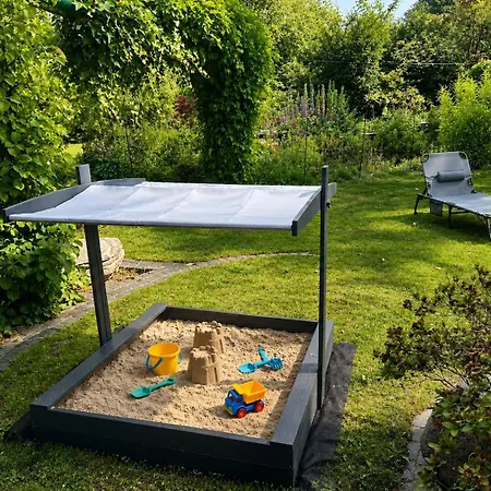 Gaestehaus - 2 Baeder, 8 Pers, Parkplatz, Garten, Terrasse
