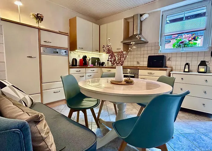 7 Schlafplaetze Parkplatz, 5 Schlafraeume, Wlan Apartment Kiel